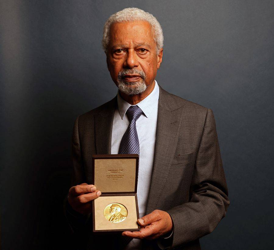Abdulrazak Gurnah recibe el Nobel de Literatura en Londres
