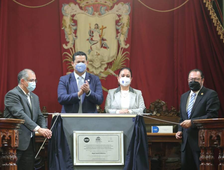 Diego Sinhue pide mantener valores de libertad y democracia de la Independencia de M&eacute;xico