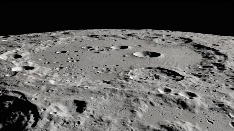 China avista misterioso objeto cuadrado en la superficie de la luna