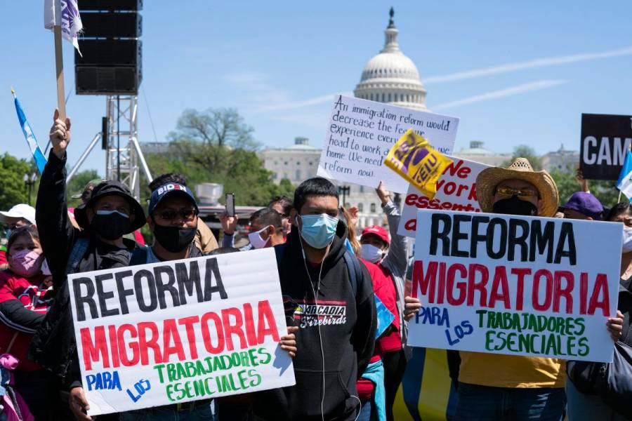 Migrantes reclaman al Senado una vía hacia la ciudadanía en EEUU