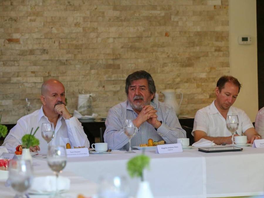 Se reúnen hoteleros de la Riviera Maya con autoridades de Fonatur