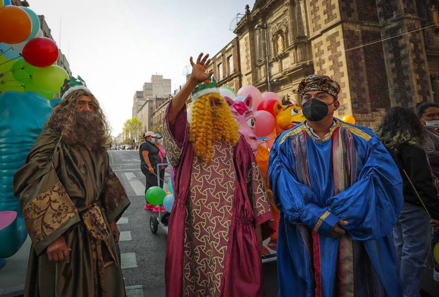 Reyes Magos y Santas piden al GobCDMX que los dejen trabajar en romer&iacute;as navide&ntilde;as