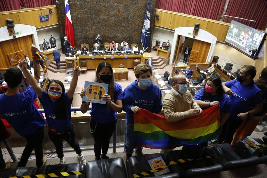 Chile da un nuevo paso contra la discriminación y aprueba matrimonio igualitario