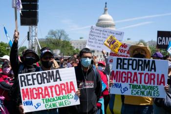 Migrantes reclaman al Senado una v&iacute;a hacia la ciudadan&iacute;a en EEUU