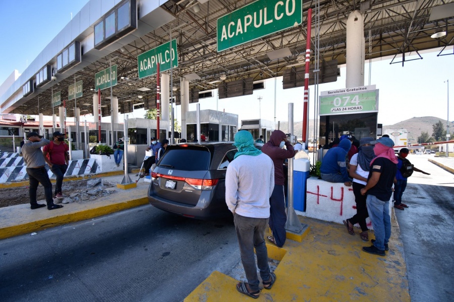 Avanza en Comisión reforma para sancionar a quienes tomen casetas con fines de lucro