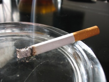 Nueva Zelanda busca prohibir la venta de cigarrillos a j&oacute;venes durante toda su vida
