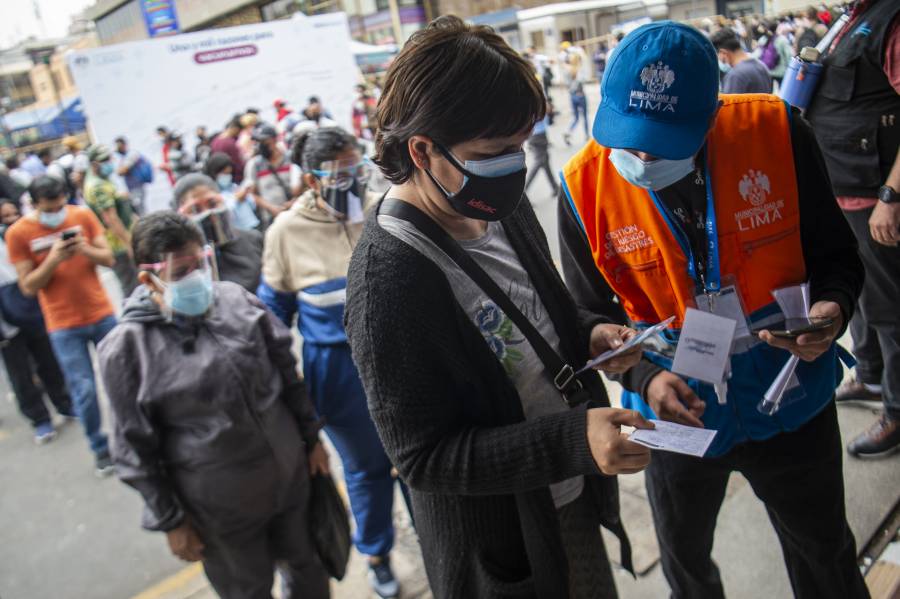 Perú exige certificado de vacuna anticovid en lugares cerrados