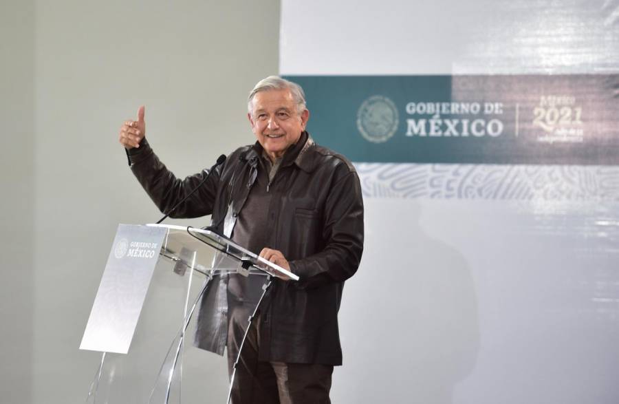 AMLO firma regularizaci&oacute;n de autos “chocolate” en Chihuahua