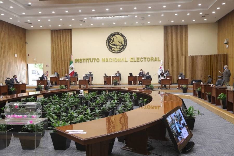 Con todo y ajuste, al INE “le falta” dinero para revocaci&oacute;n de mandato