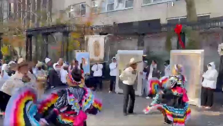 En NY, mexicanos reciben a la Virgen de Guadalupe