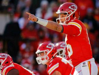 Mahomes y Edwards-Helaire protagonistas en triunfo de los Chiefs en la NFL
