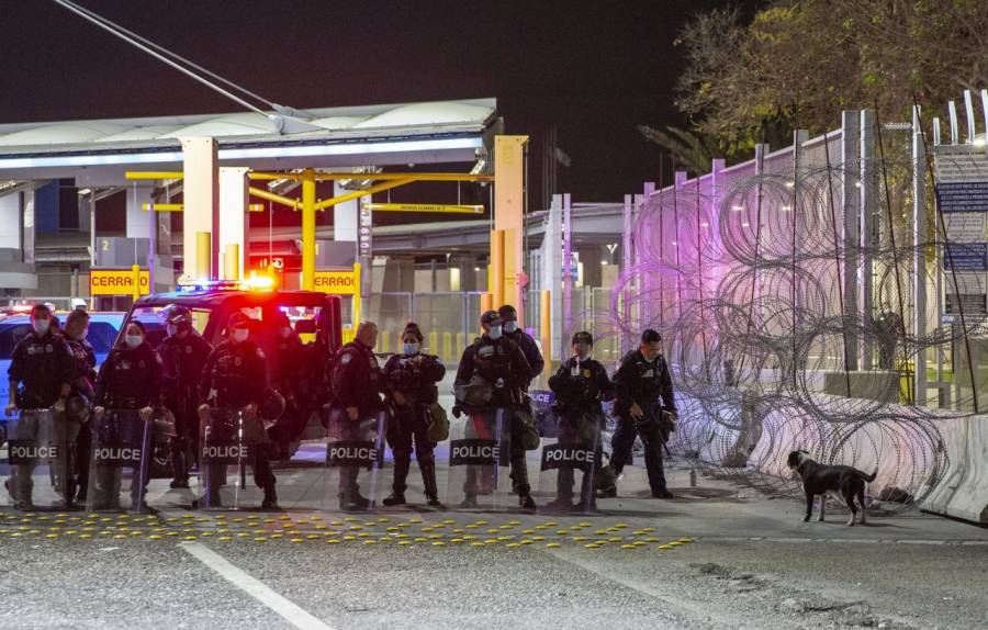 A balazos, intentan cruzar garita de San Ysidro; hay un detenido