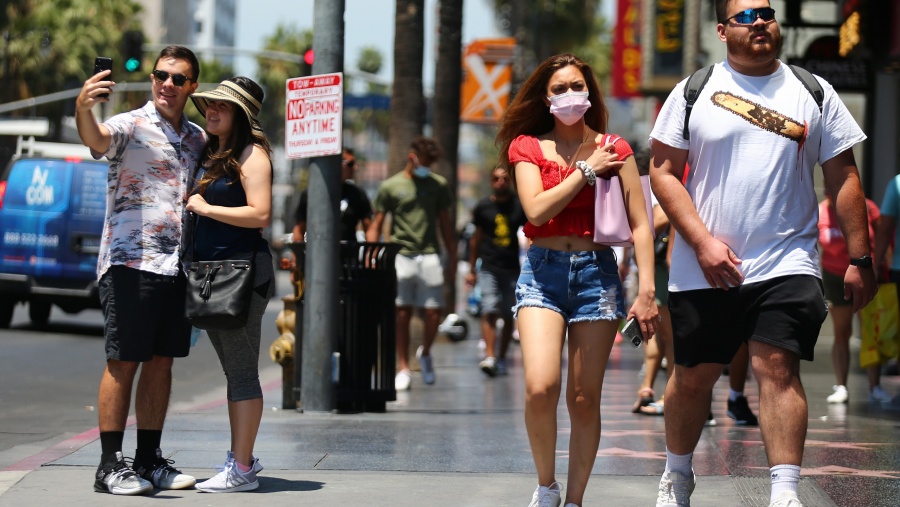 California vuelve a obligar las mascarillas en lugares públicos cerrados