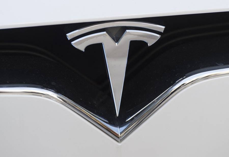 Trabajadoras demandan a Tesla por acoso sexual