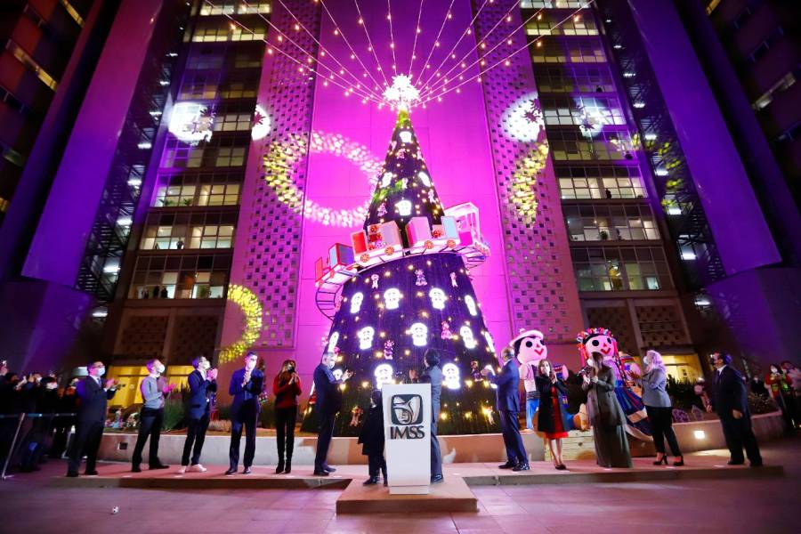 Enciende Zoé Robledo Árbol de la Esperanza 2021 del IMSS