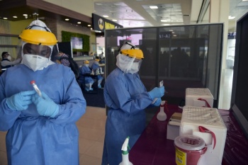 Ecuador detecta primer caso de &Oacute;micron, variante de Covid-19