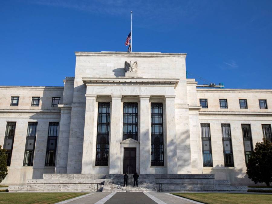 Fed anticipa final de compras de activos y prevé tres aumentos de tasas en 2022
