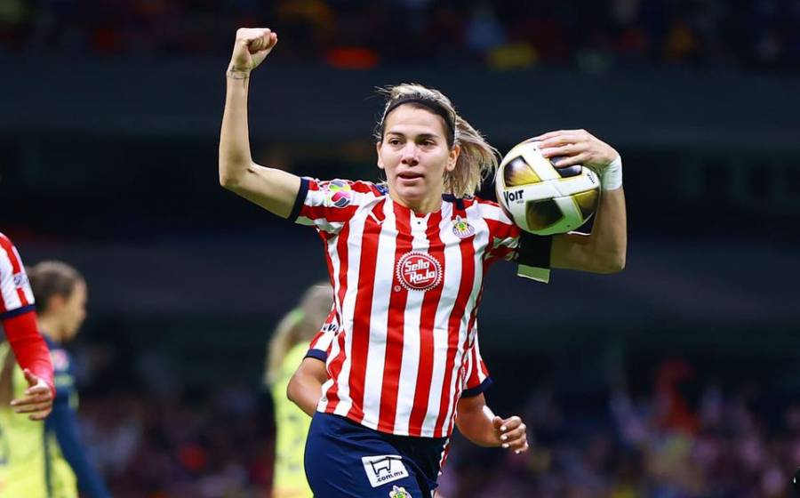 Chivas renueva contrato de la goleadora Alicia Cervantes