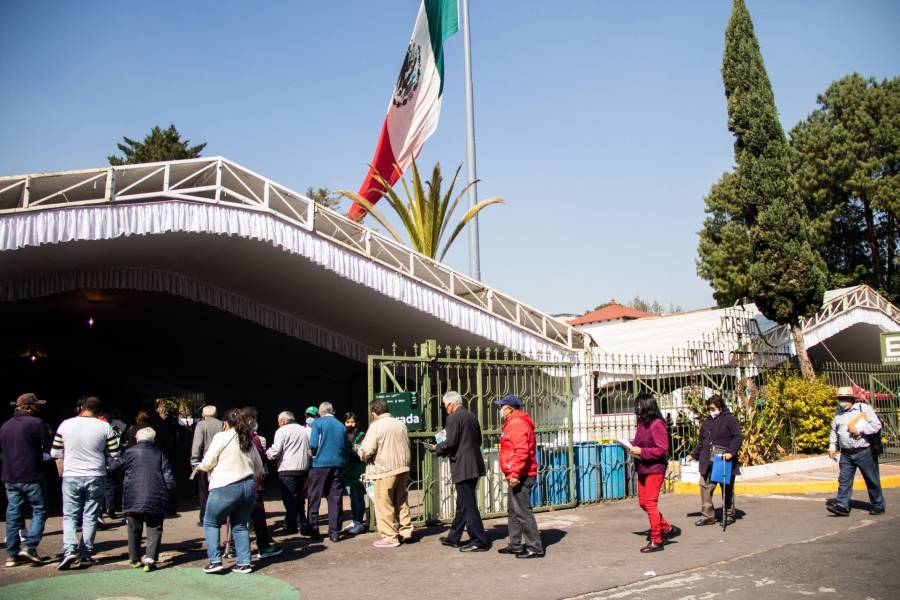 México rebasa los 297 mil fallecidos por covid-19