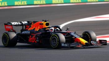 La FIA ordena un an&aacute;lisis detallado del pol&eacute;mico final en el GP de Abu Dabi