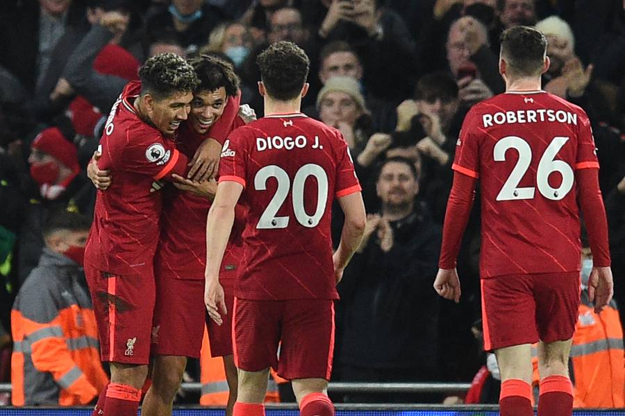 Liverpool sigue la estela del Manchester City; Chelsea tropieza ante el Everton