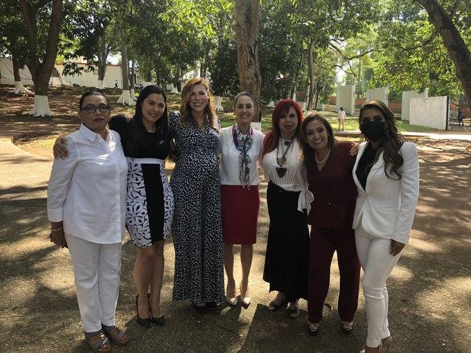 Claudia Sheinbaum se reúne con gobernadoras morenistas