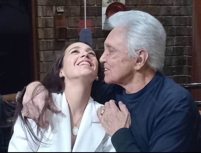 Conoce a Elisabeth Renea, la esposa del cantante Alberto Vázquez