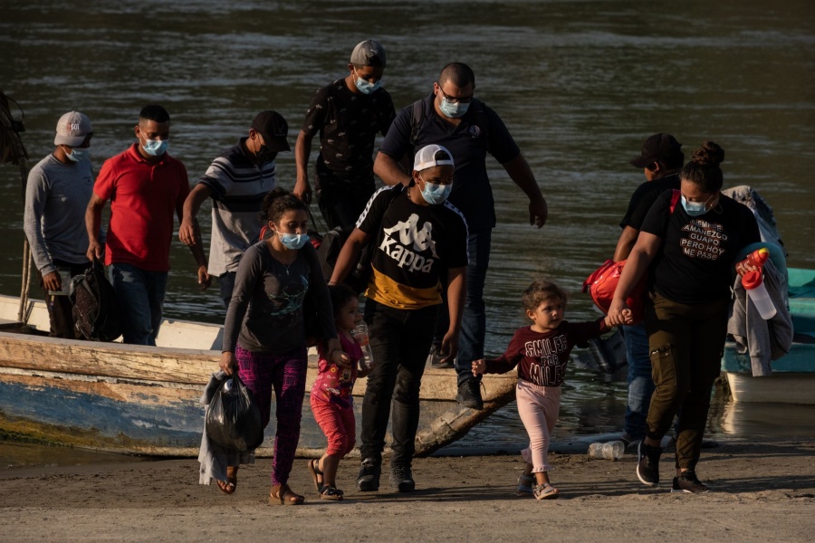 Proponen reconocer labor de migrantes con inscripción en Muro de Honor de San Lázaro