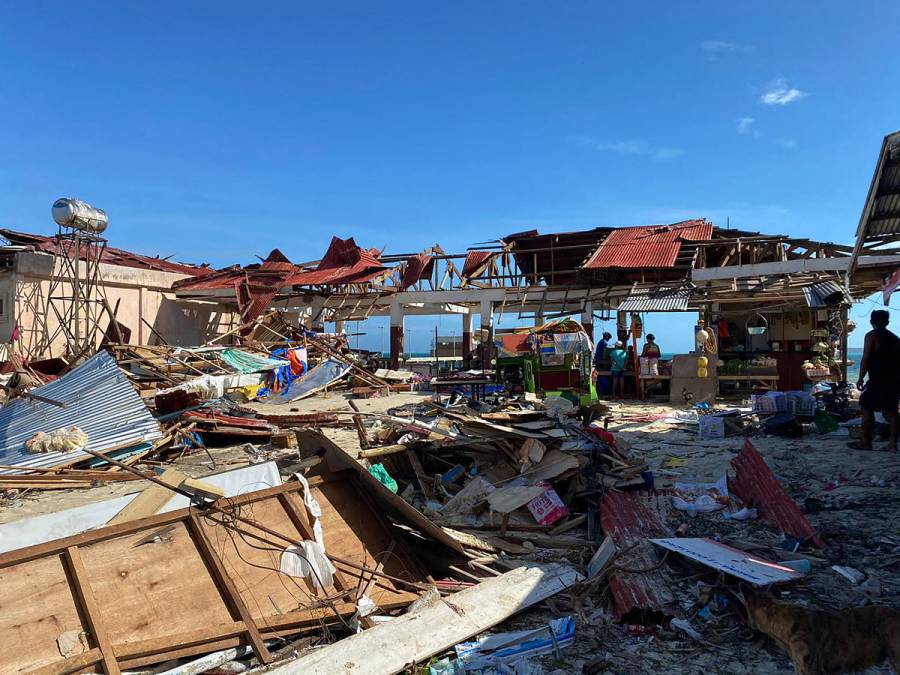 El paso del tifón Rai deja al menos 108 muertos en Filipinas