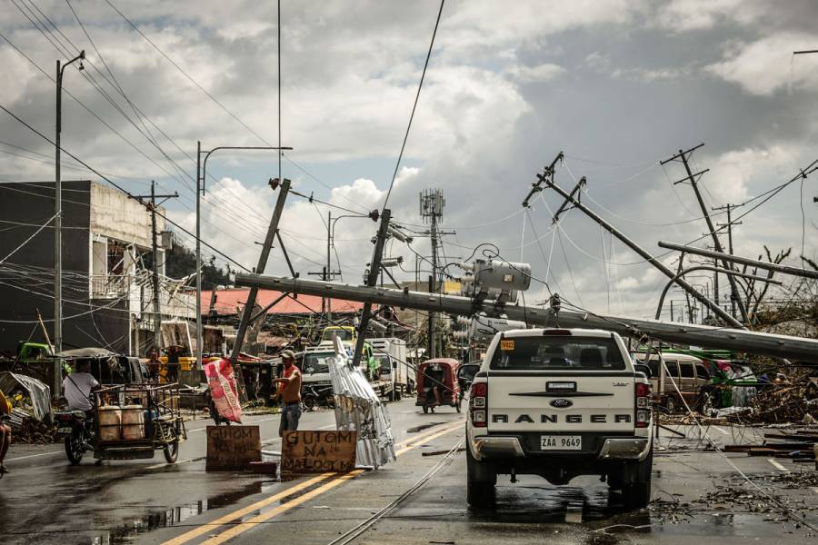 Se eleva a 375 la cifra de muertos por paso de tifón Rai en Filipinas