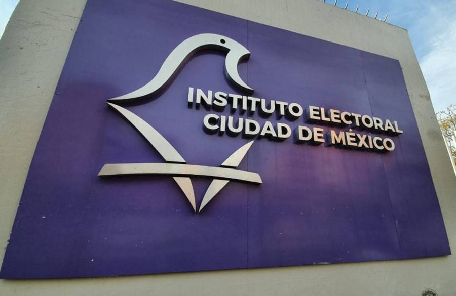 Claudia Sheinbaum plantea adelantar recursos de 2022 por crisis en el IECM