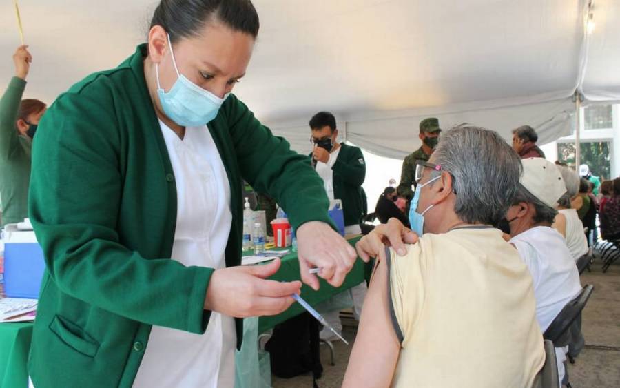 Ya están las fechas y sedes para tercera dosis para médicos, enfermeras y militares