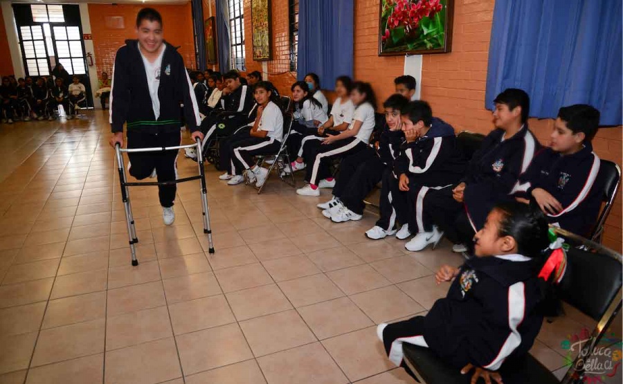 Plantean apoyar económicamente a estudiantes con discapacidad permanente
