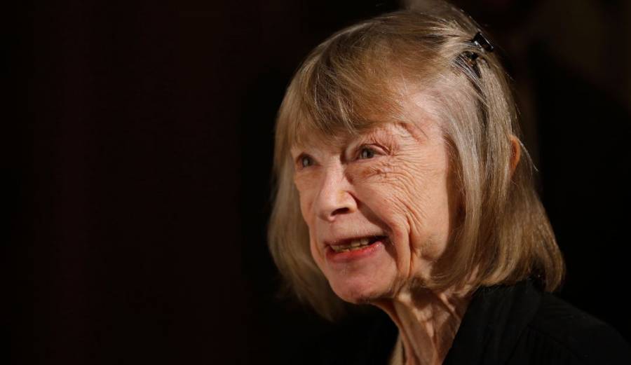 Murió la escritora y guionista estadounidense Joan Didion