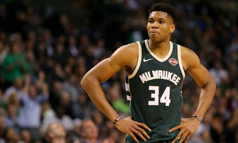 Antetokounmpo sale de cuarentena y podr&iacute;a jugar en Navidad