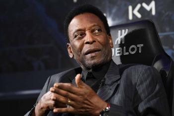 Pel&eacute; recibe el alta m&eacute;dica tras al menos dos semanas hospitalizado