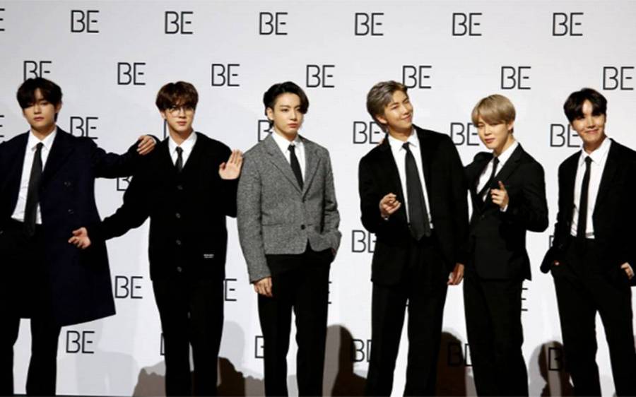 Tres miembros del grupo sensación de K-pop BTS dan positivo en Covid-19