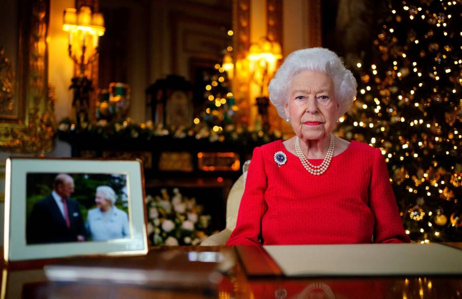 En mensaje de Navidad, Isabel II confiesa “echar de menos” a Felipe de Edimburgo