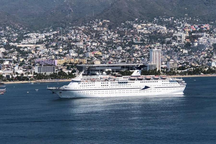 Impiden en Puerto Vallarta, desembarco de crucero por casos de COVID-19