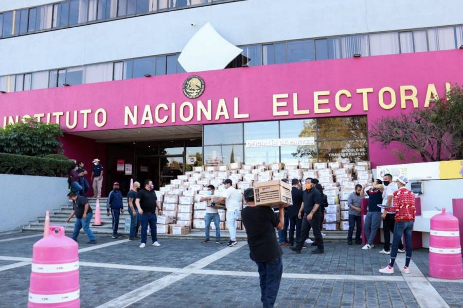 INE comienza verificación de firmas para la Revocación de Mandato