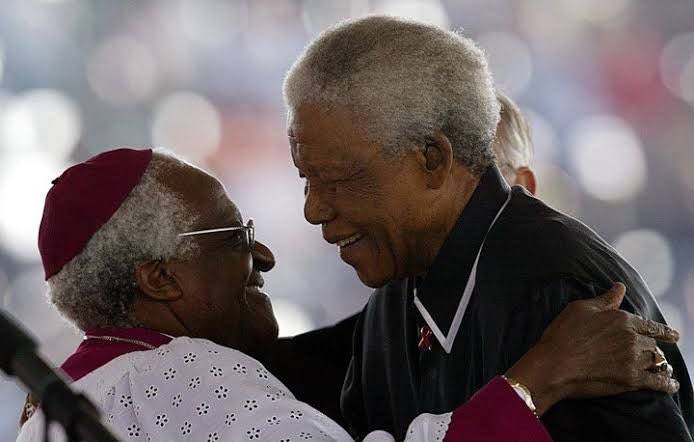 AMLO recuerda a Desmond Tutu, hoy, d&iacute;a de su muerte