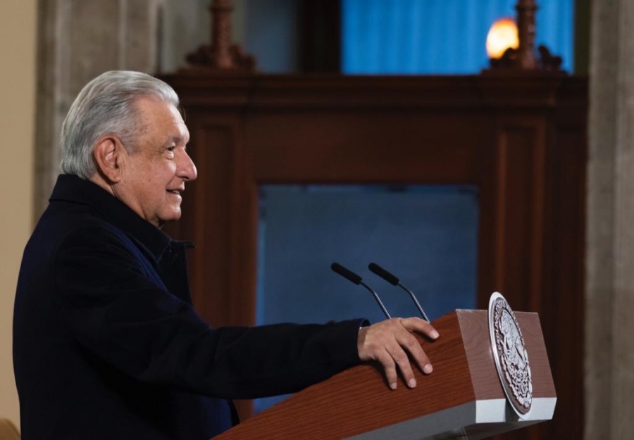 AMLO dice estar en desacuerdo con denuncia contra consejeros electorales; pide a INE reconocer errores