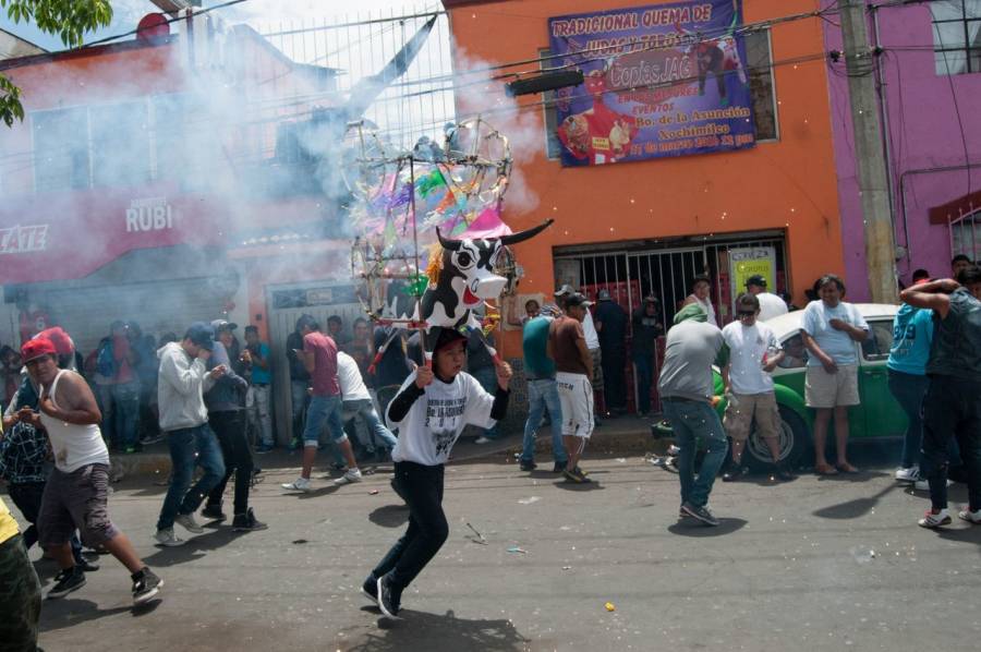 IMSS llama a evitar que menores quemen pirotecnia en fiestas de fin de año