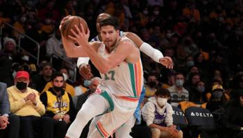 La NBA recorta cuarentenas de jugadores por covid-19