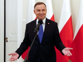 El presidente de Polonia veta la controvertida ley sobre medios criticada por EEUU