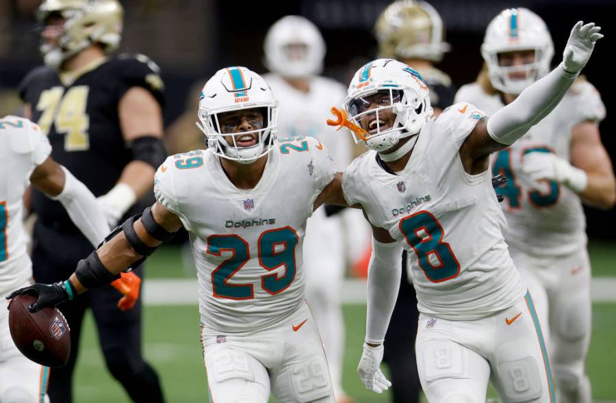 Dolphins vencen a Saints y alcanzan puesto de playoffs en la NFL
