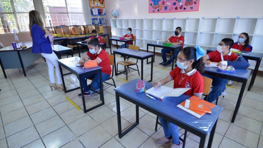 Diputadas del PRI llaman a no sobrerregular a escuelas privadas para evitar su cierre