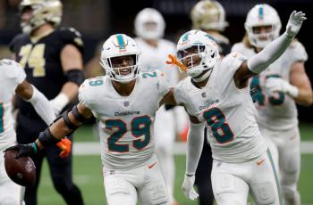 Dolphins vencen a Saints y alcanzan puesto de playoffs en la NFL