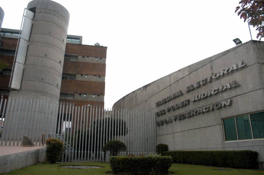 Entregan 8 impugnaciones contra revocación de mandato al TEPJF
