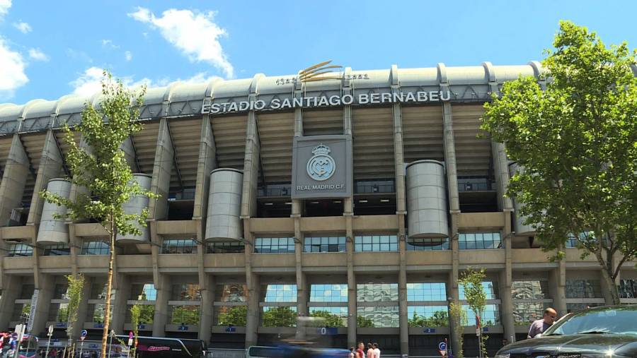 Gobierno español reduce aforo en estadios por alza de Covid-19